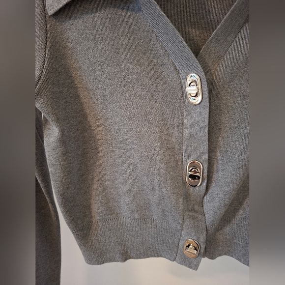 Urban Revivo Women's Gray Lapel Button-up Cropped Knitted Cardigan (Size US 6) - Picture 2 of 9